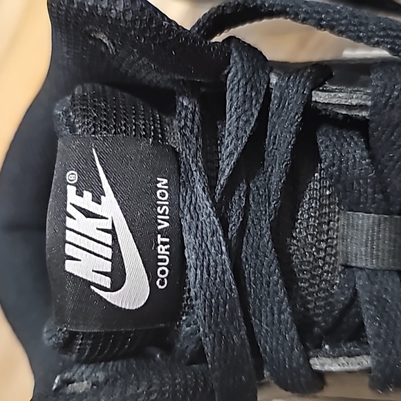 Women's Nike Court Vision Mid, size 8.5 - Picture 2 of 5